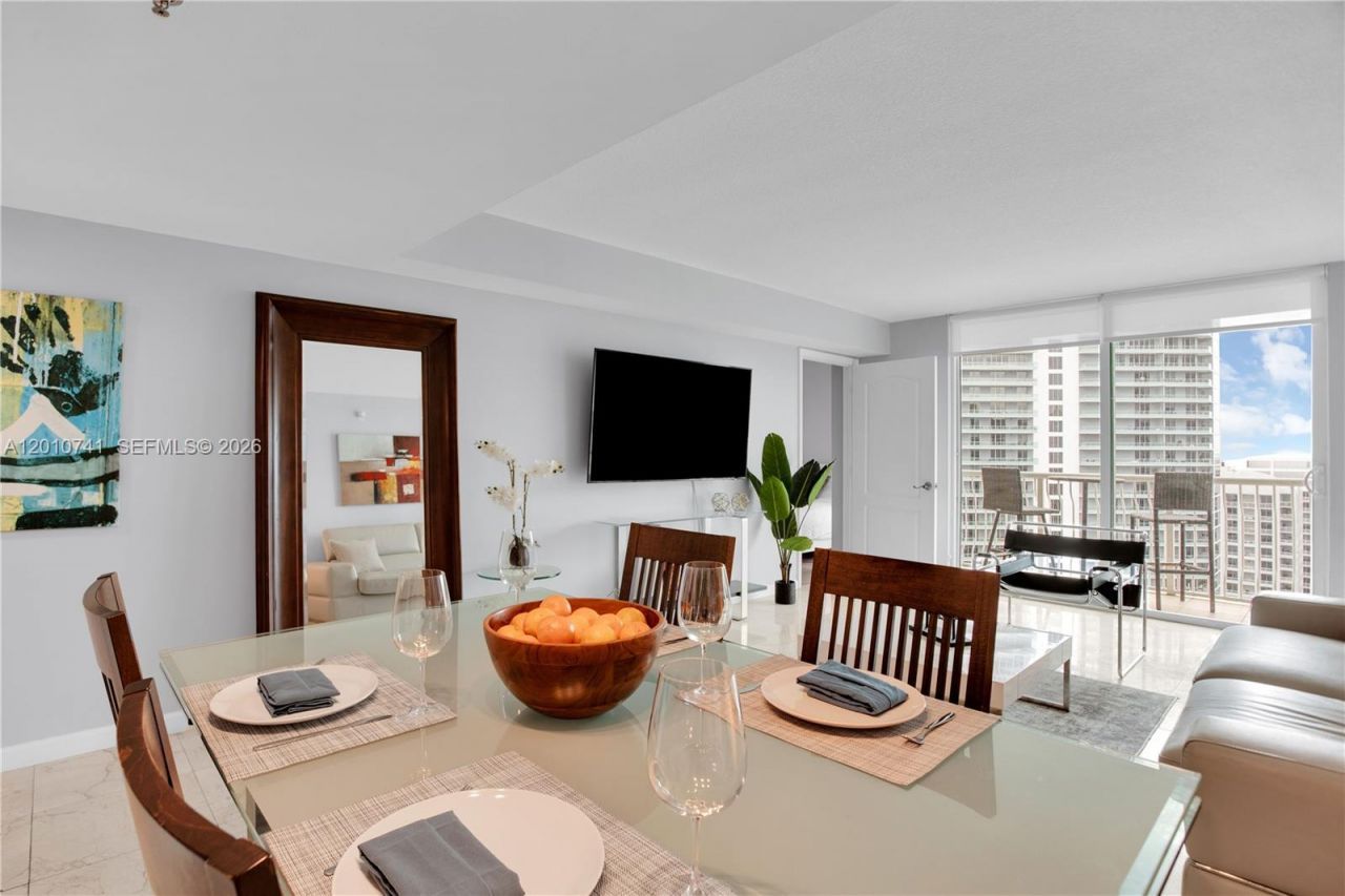 1200 Brickell Bay Dr, Unit 3515, Miami, FL 33131 Photo