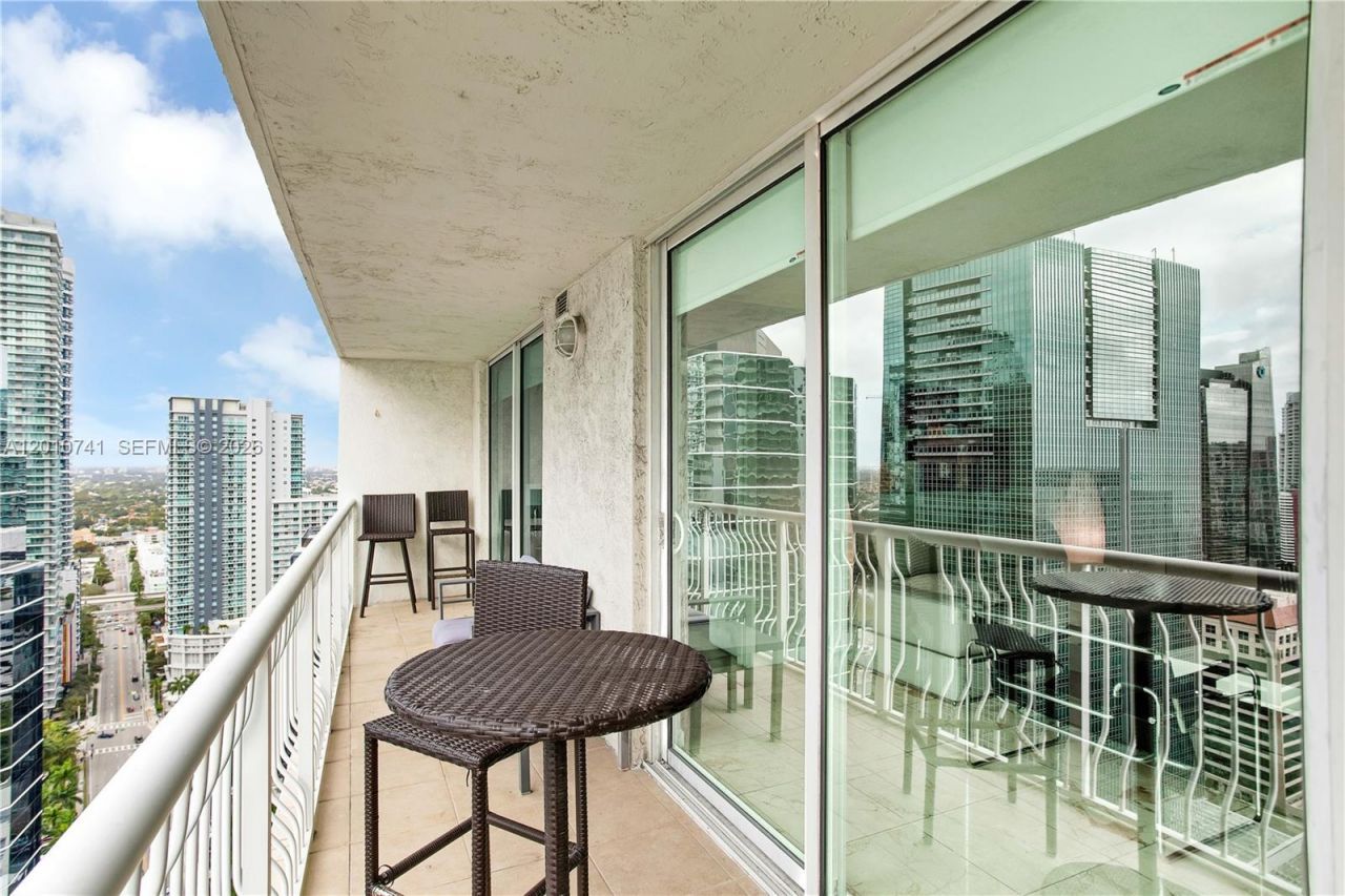 1200 Brickell Bay Dr, Unit 3515, Miami, FL 33131 Photo