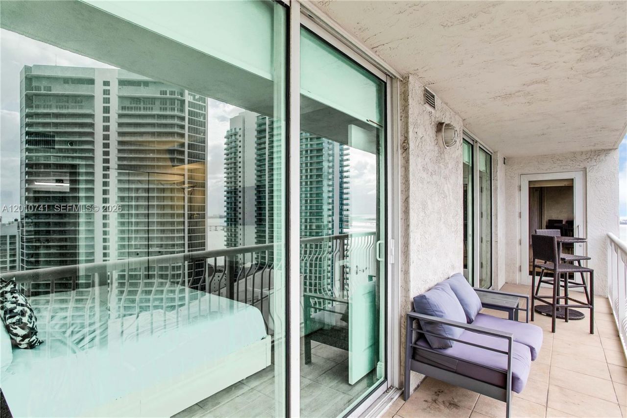 1200 Brickell Bay Dr, Unit 3515, Miami, FL 33131 Photo