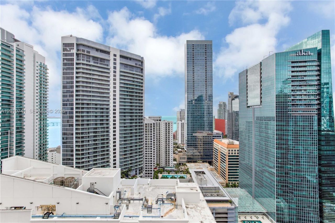 1200 Brickell Bay Dr, Unit 3515, Miami, FL 33131 Photo