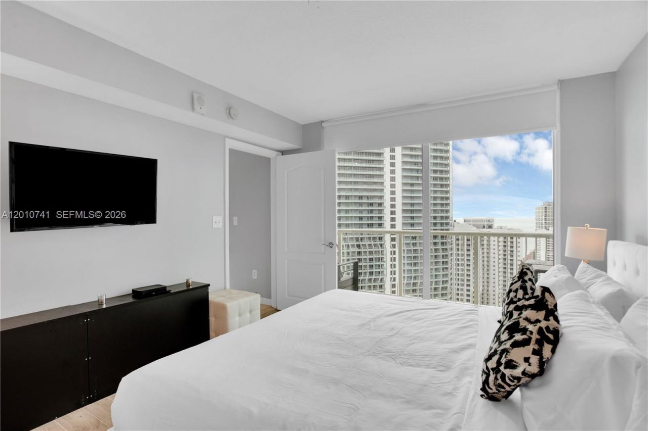 1200 Brickell Bay Dr, Unit 3515, Miami, FL 33131 Photo