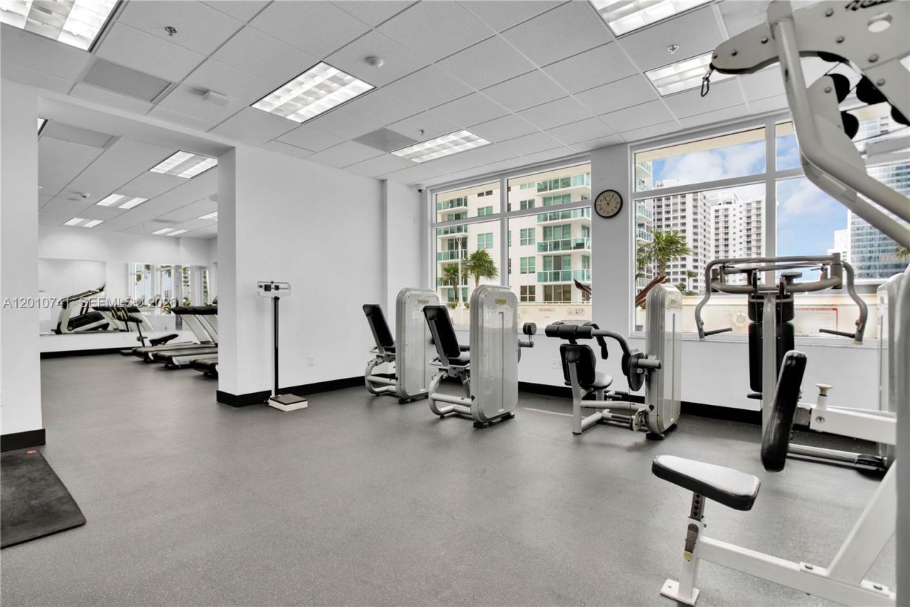 1200 Brickell Bay Dr, Unit 3515, Miami, FL 33131 Photo