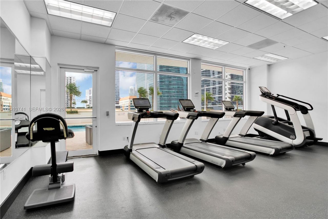 1200 Brickell Bay Dr, Unit 3515, Miami, FL 33131 Photo