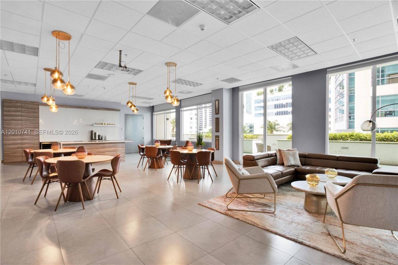 1200 Brickell Bay Dr, Unit 3515, Miami, FL 33131 Photo