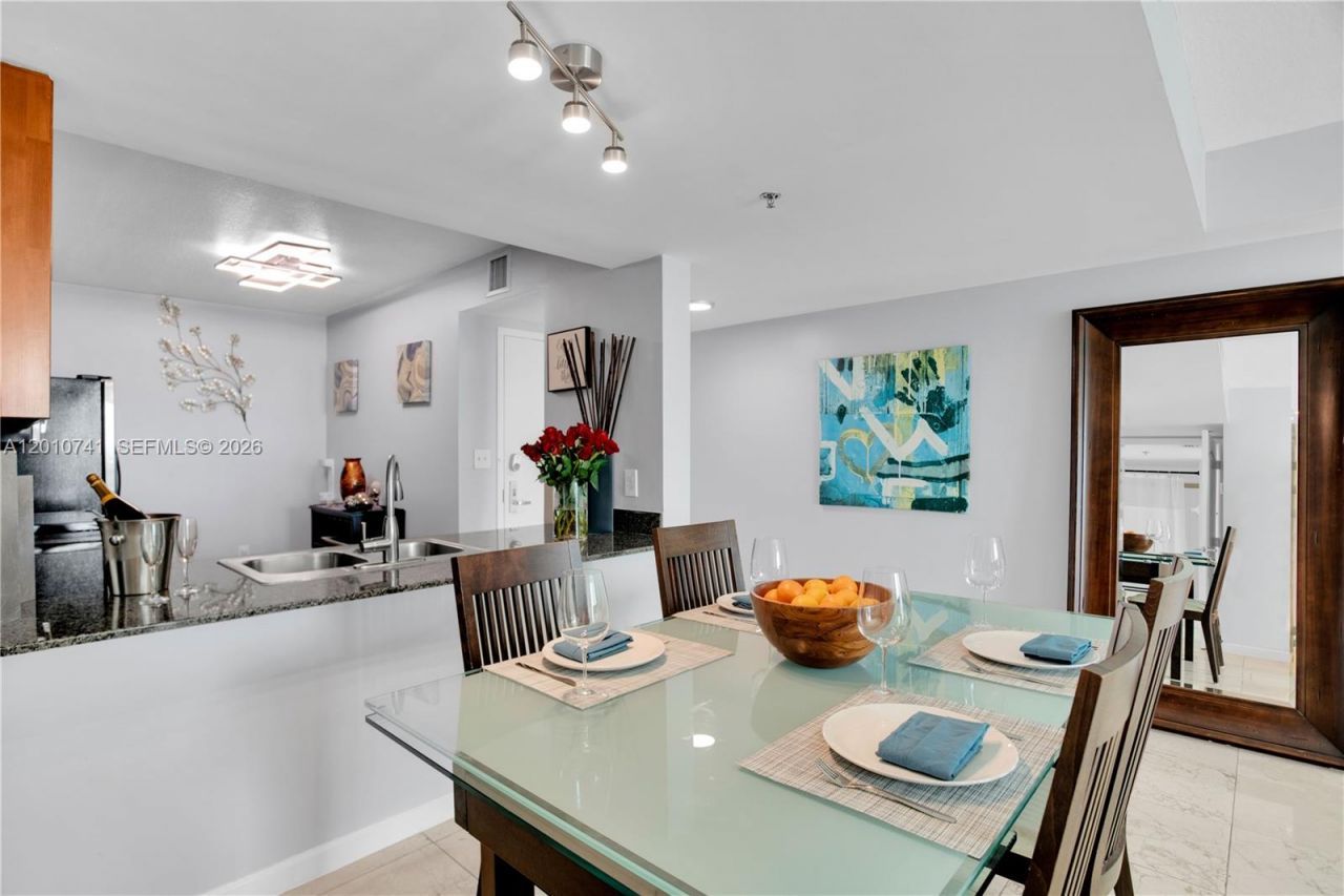 1200 Brickell Bay Dr, Unit 3515, Miami, FL 33131 Photo