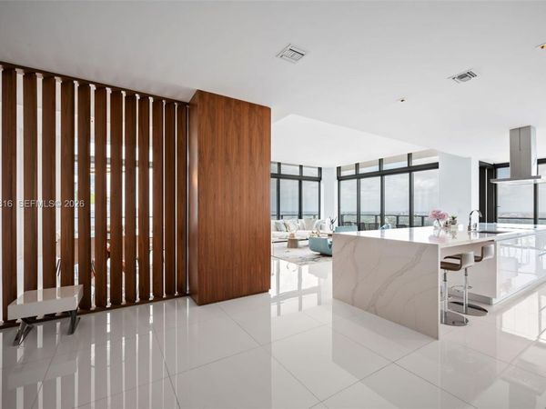 88 SW 7th St, Unit PH4301, Miami, FL 33130