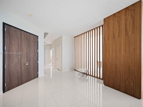 88 SW 7th St , Unit PH4301, Miami, FL 33130