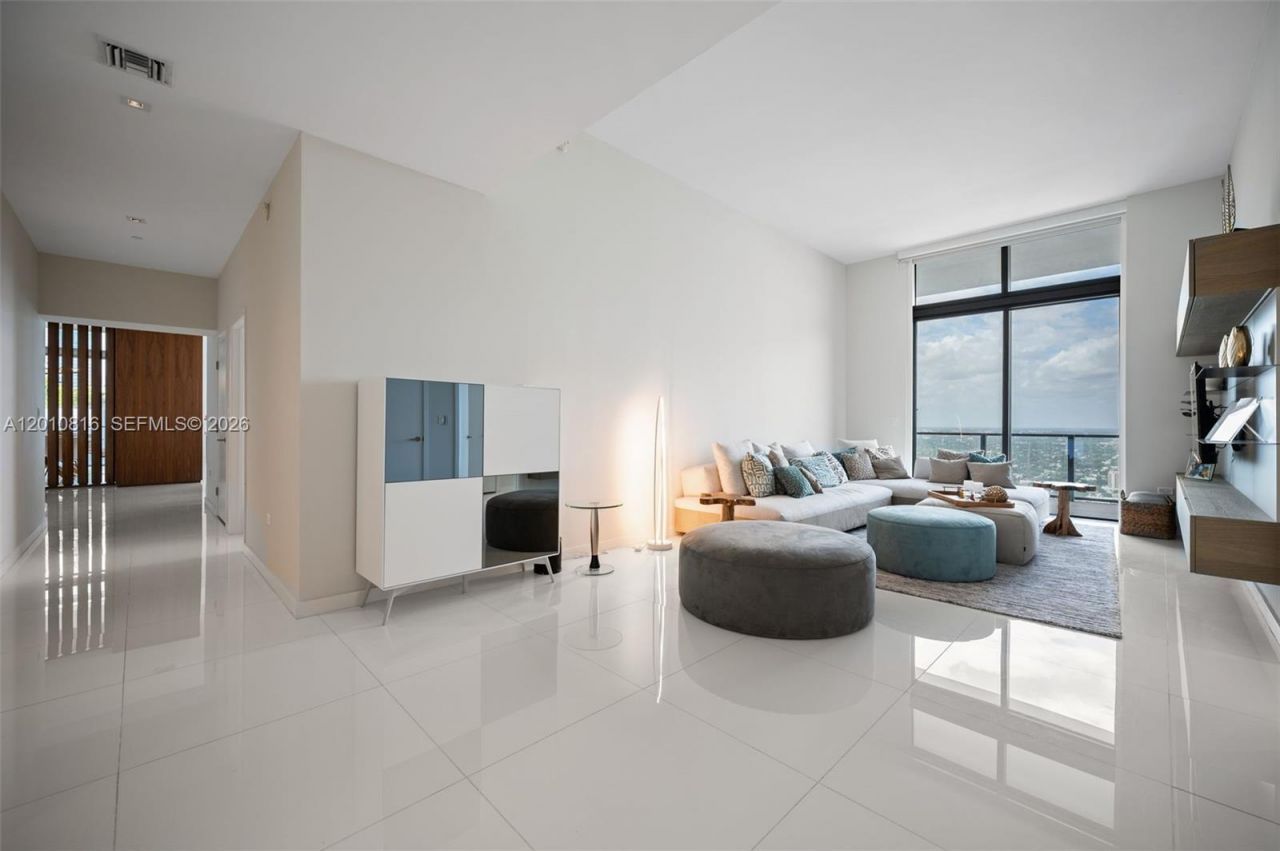 88 SW 7th St, Unit PH4301, Miami, FL 33130 Photo