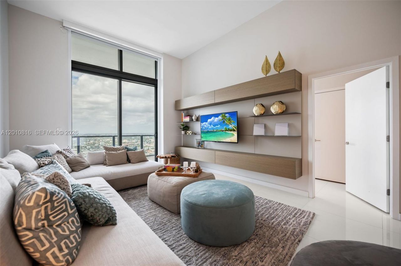 88 SW 7th St, Unit PH4301, Miami, FL 33130 Photo