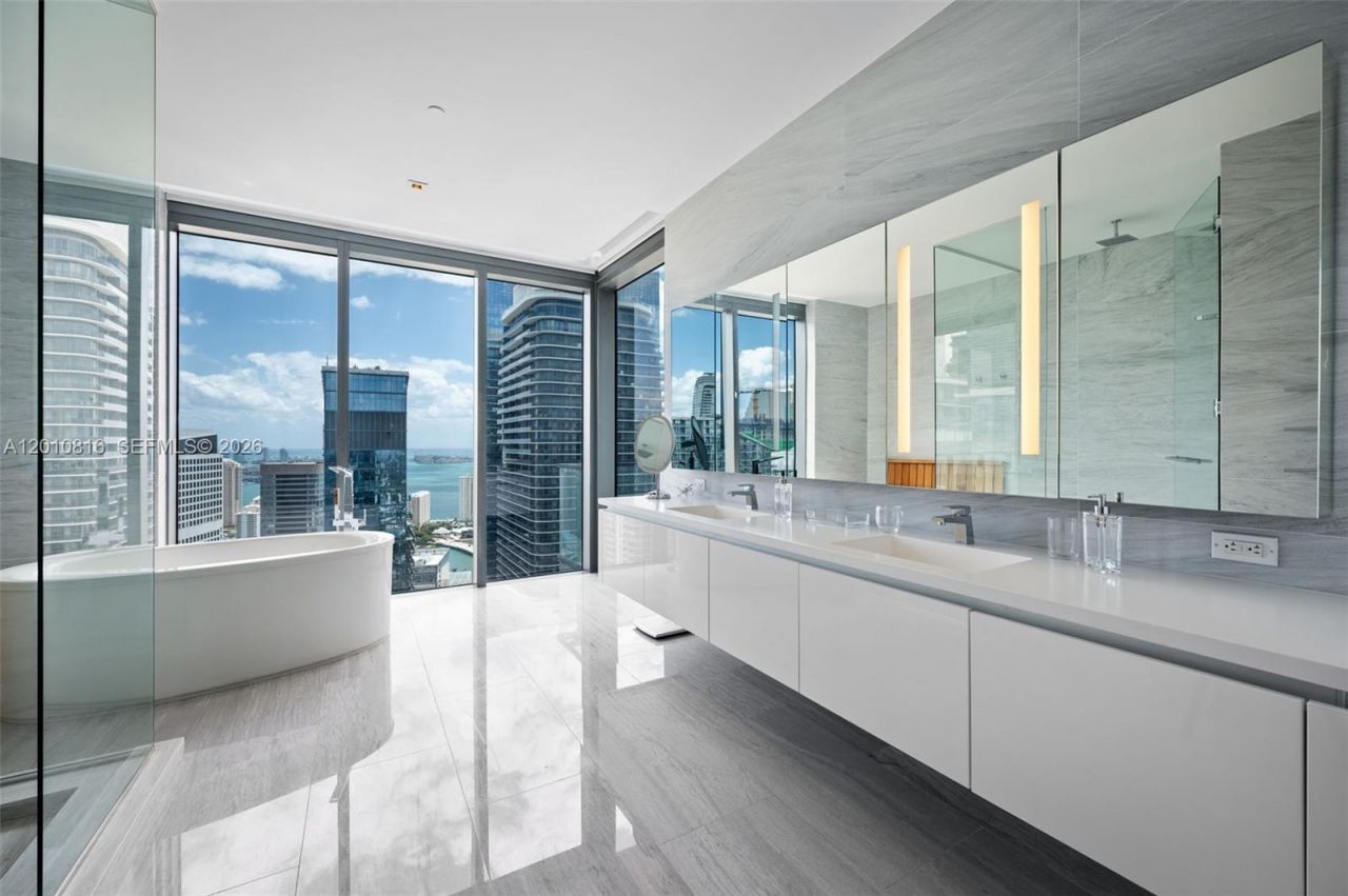 88 SW 7th St, Unit PH4301, Miami, FL 33130 Photo