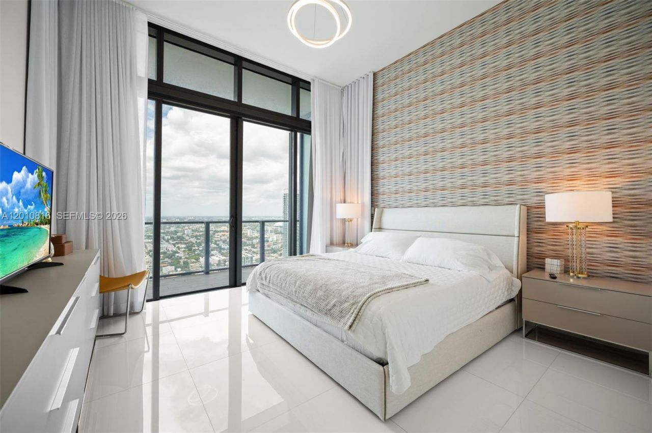 88 SW 7th St, Unit PH4301, Miami, FL 33130 Photo