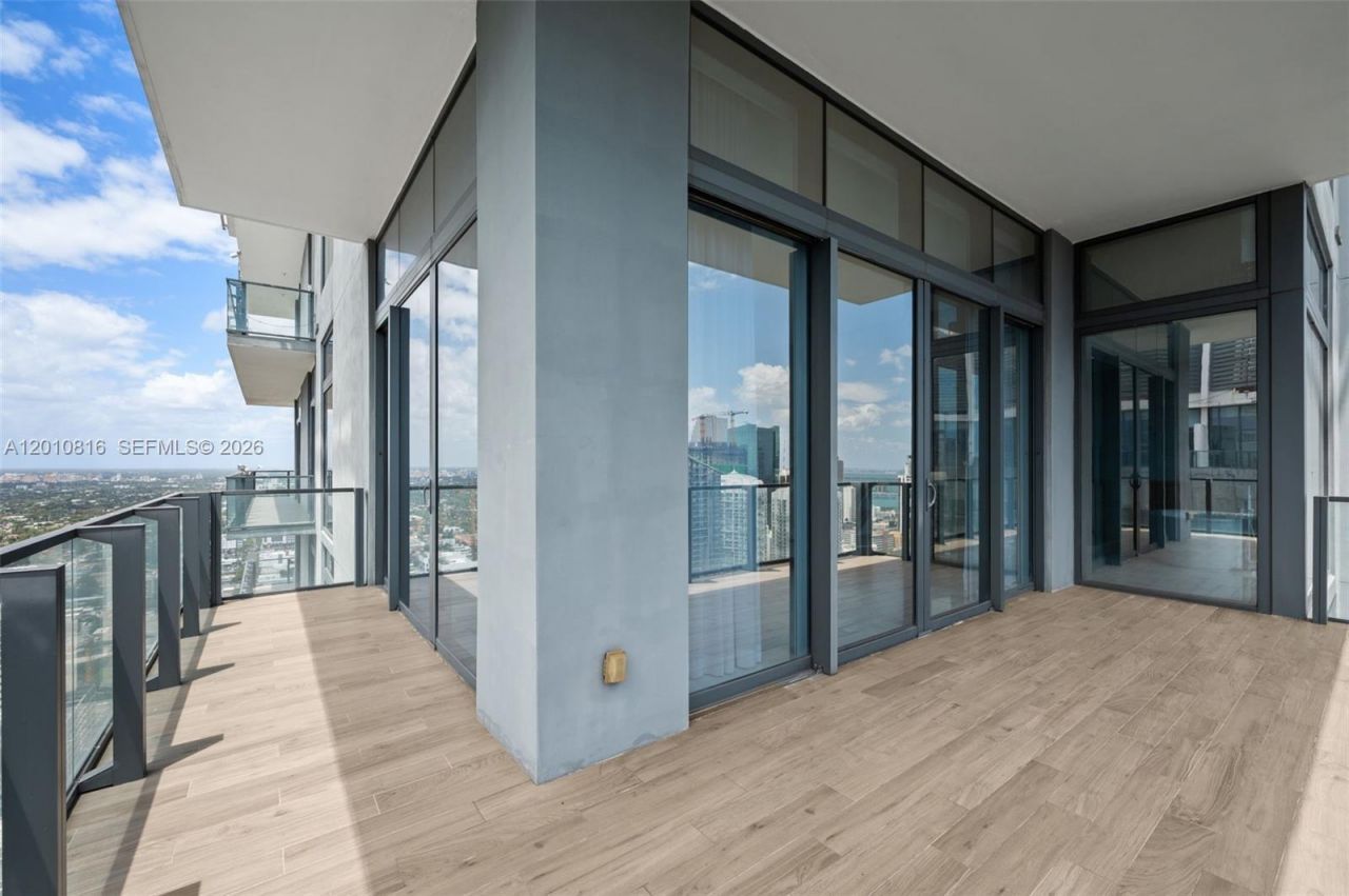 88 SW 7th St , Unit PH4301, Miami, FL 33130 Photo