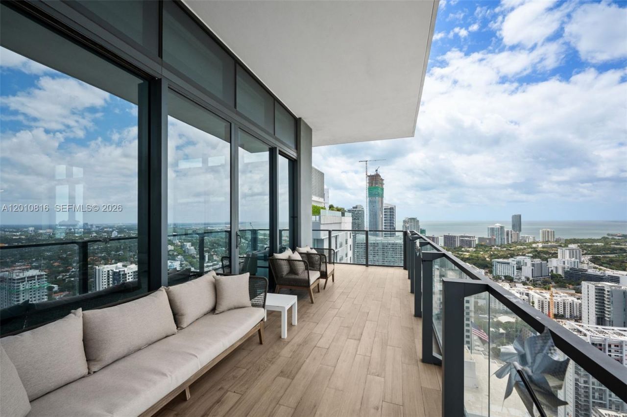 88 SW 7th St , Unit PH4301, Miami, FL 33130 Photo
