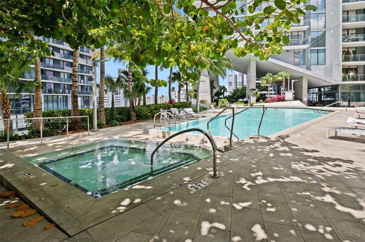 88 SW 7th St, Unit PH4301, Miami, FL 33130 Photo