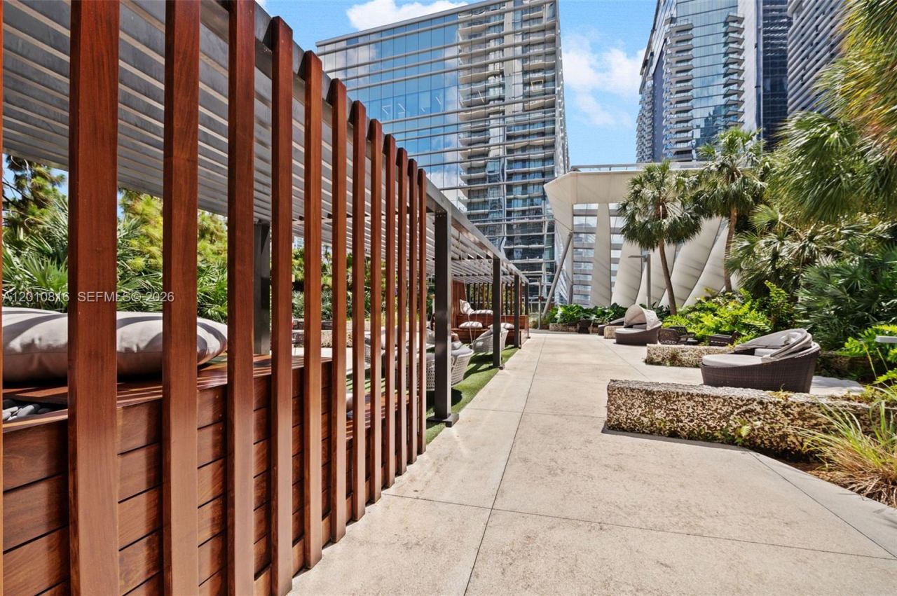 88 SW 7th St, Unit PH4301, Miami, FL 33130 Photo