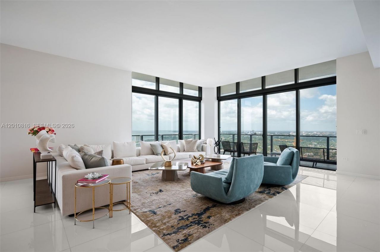 88 SW 7th St, Unit PH4301, Miami, FL 33130 Photo