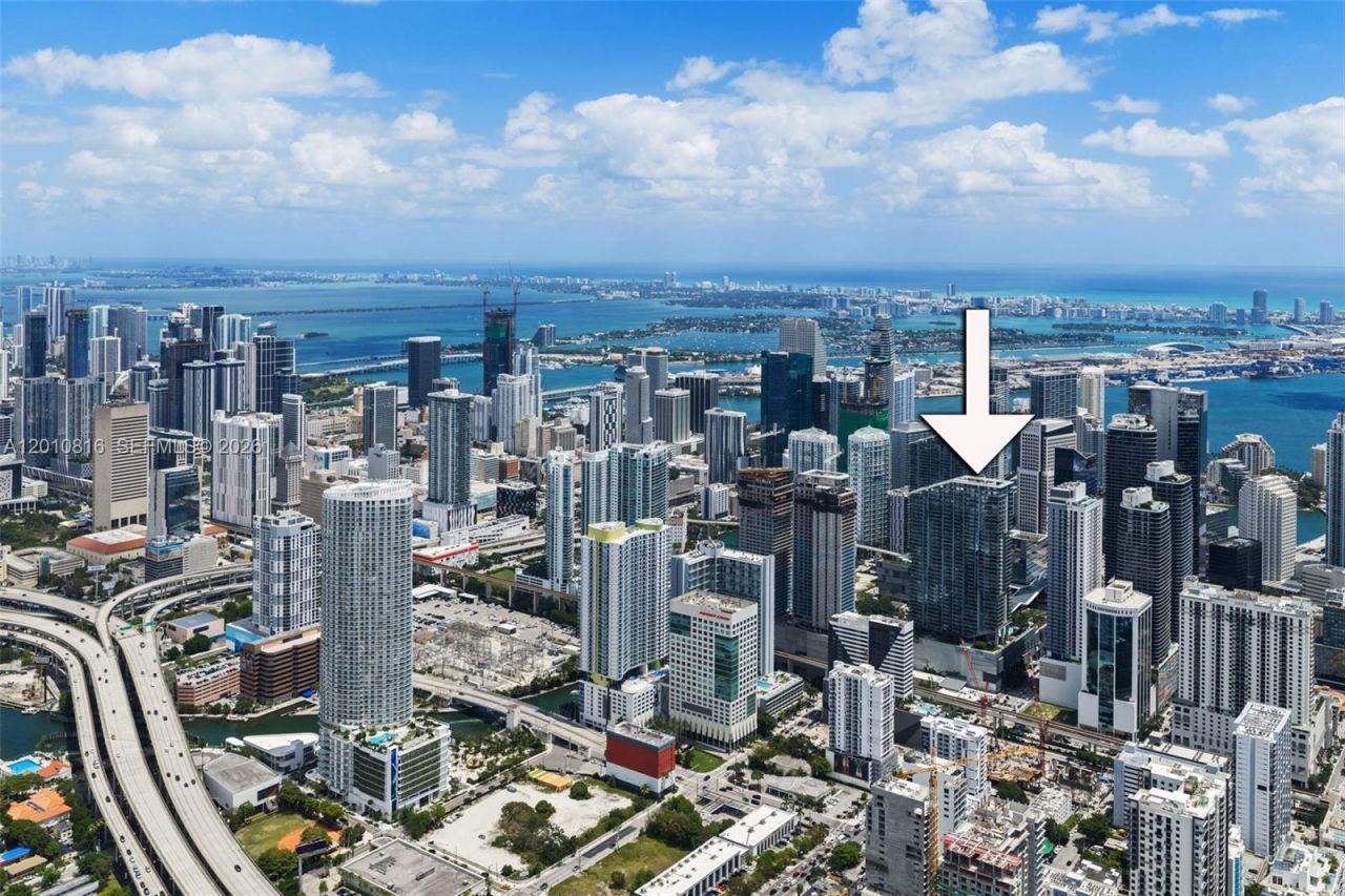 88 SW 7th St, Unit PH4301, Miami, FL 33130 Photo