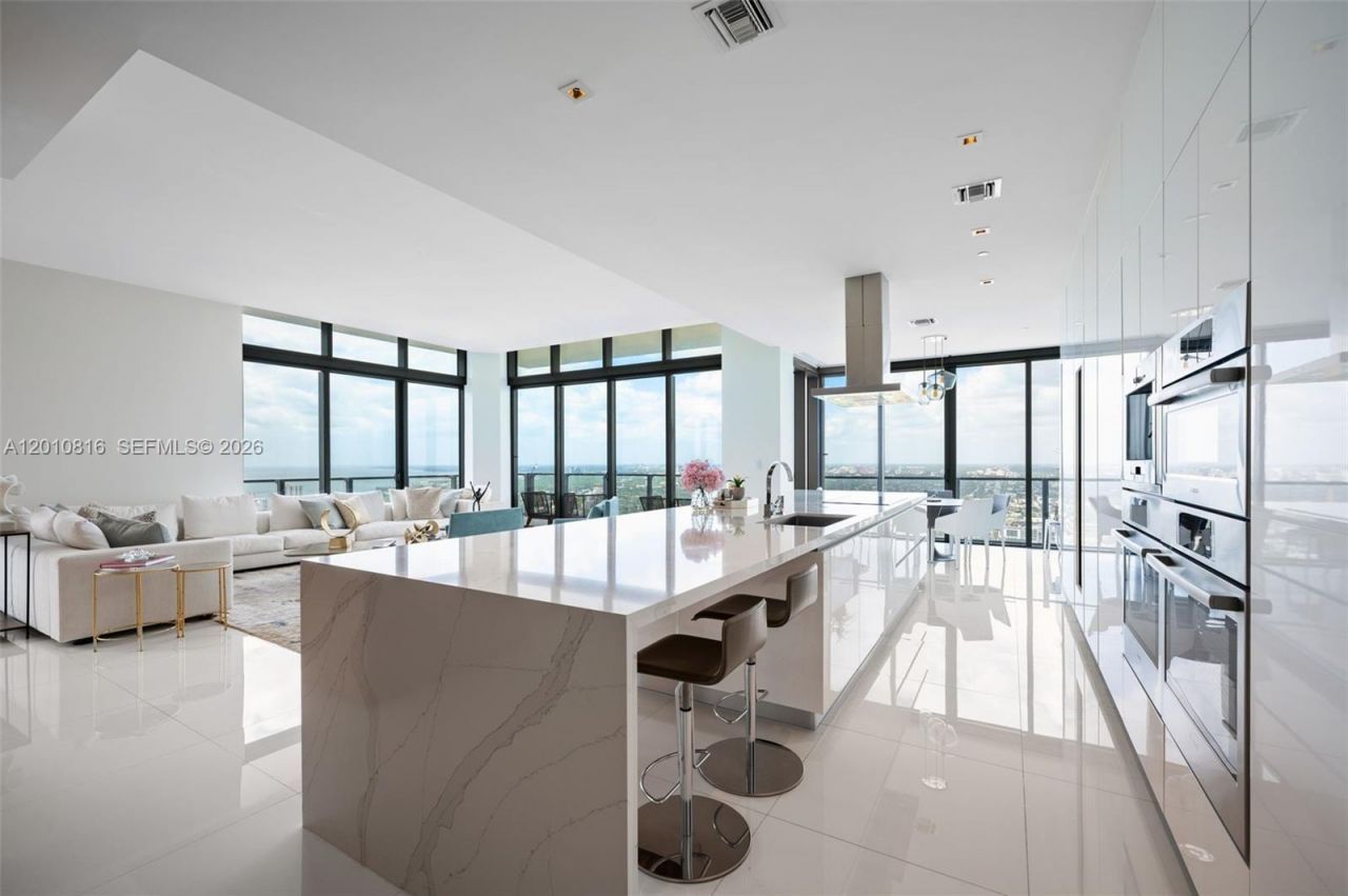 88 SW 7th St , Unit PH4301, Miami, FL 33130 Photo