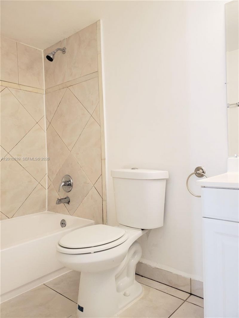 10020 NW 9th St Cir, Unit 102, Miami, FL 33172 Photo