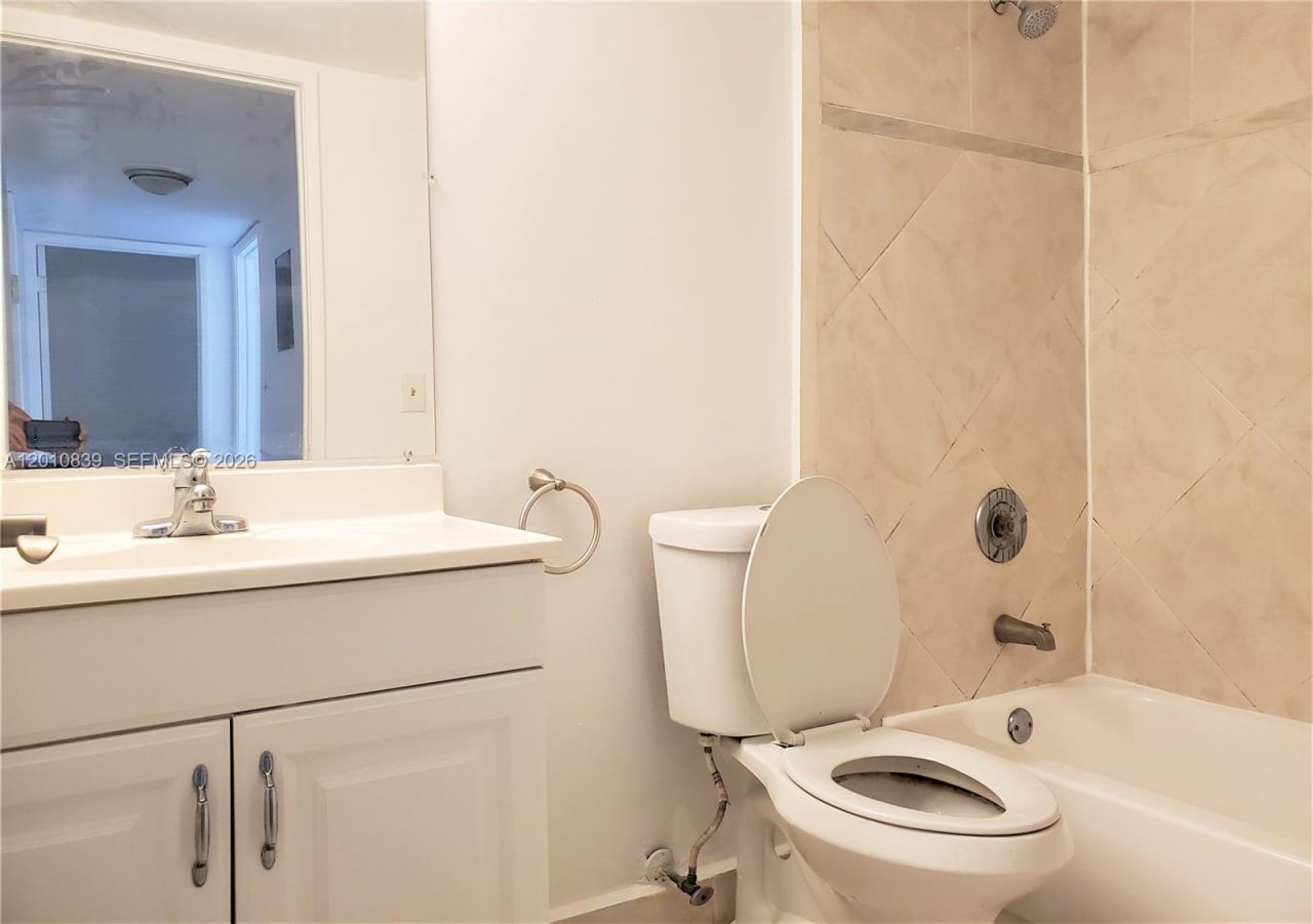 10020 NW 9th St Cir, Unit 102, Miami, FL 33172 Photo