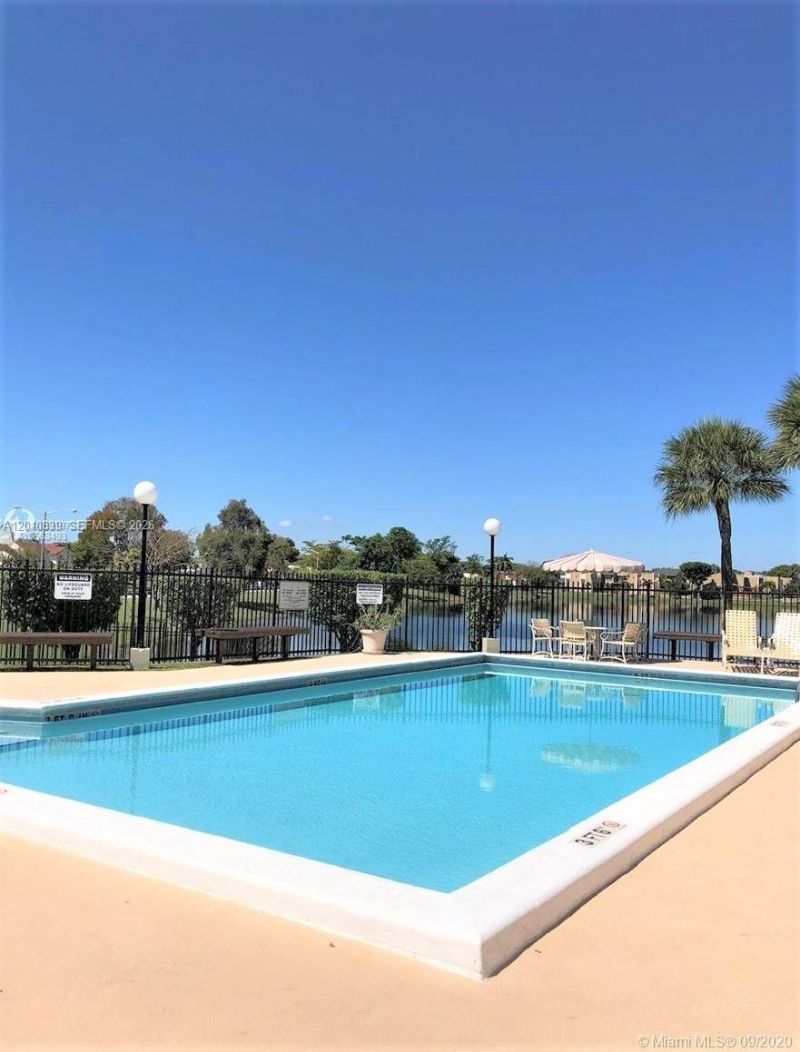 10020 NW 9th St Cir, Unit 102, Miami, FL 33172 Photo