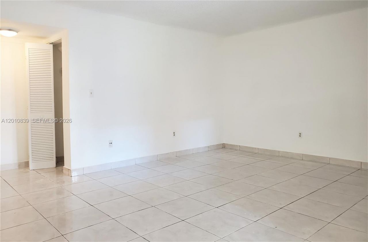 10020 NW 9th St Cir, Unit 102, Miami, FL 33172 Photo