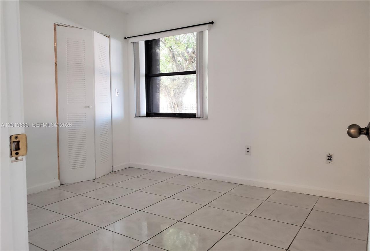 10020 NW 9th St Cir, Unit 102, Miami, FL 33172 Photo