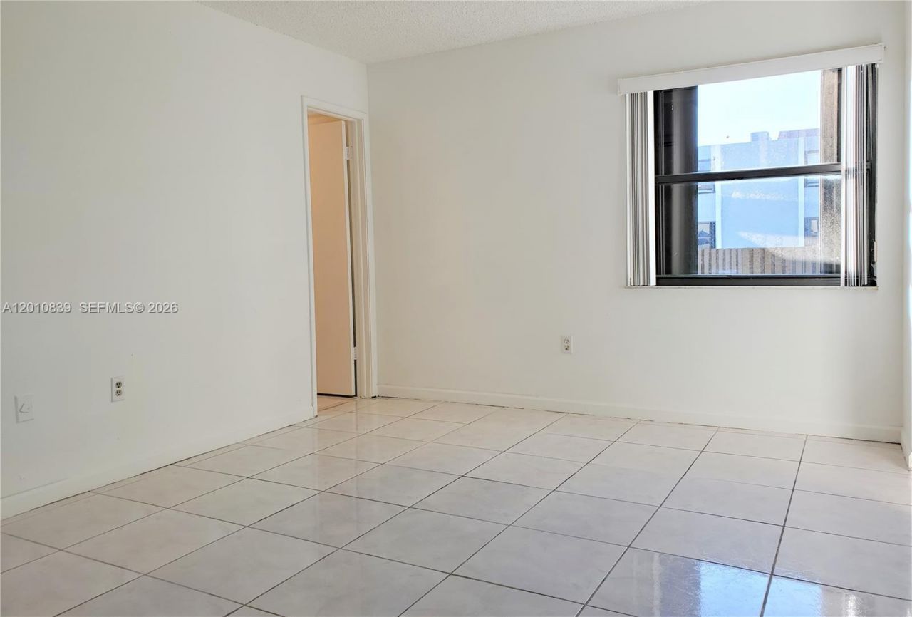 10020 NW 9th St Cir, Unit 102, Miami, FL 33172 Photo
