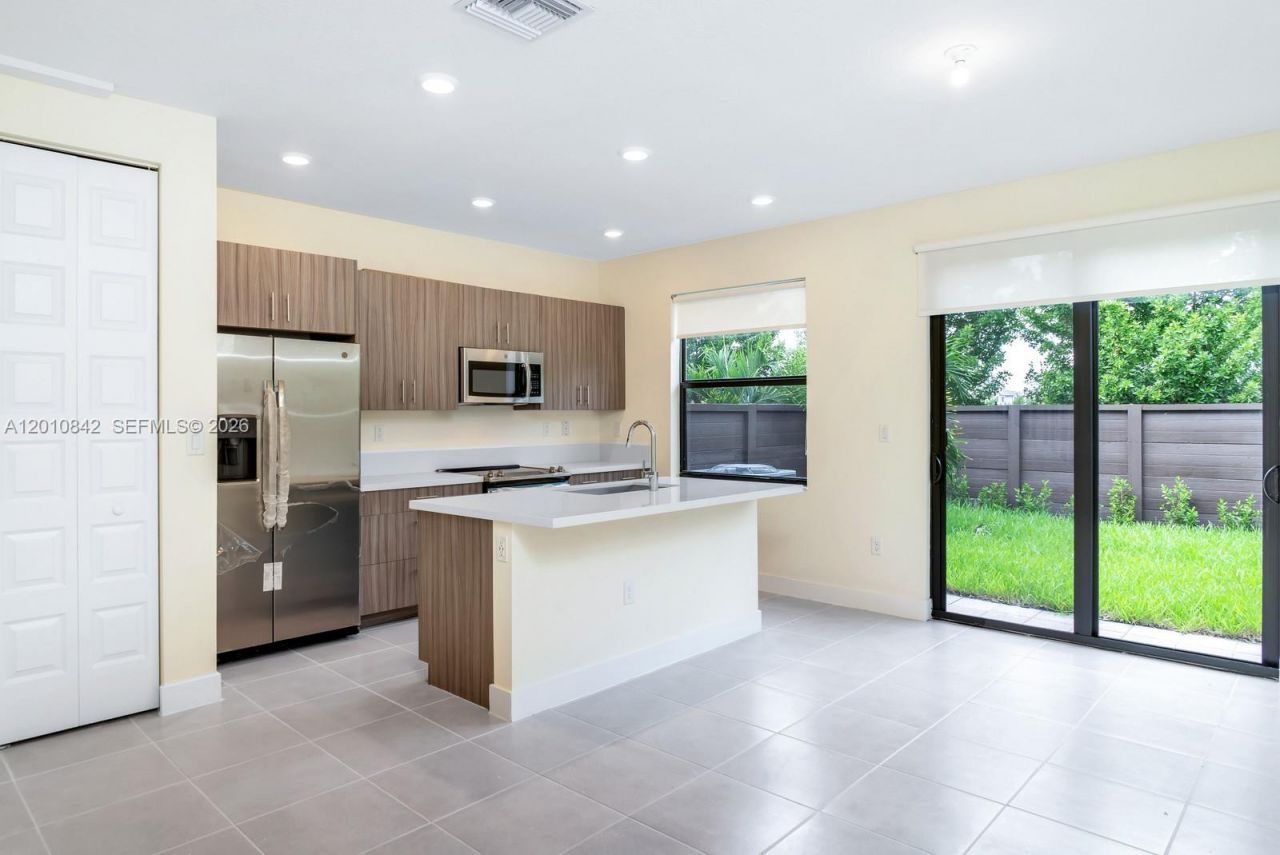 15862 NW 91st Ct, Unit 15862, Miami Lakes, FL 33018 Photo
