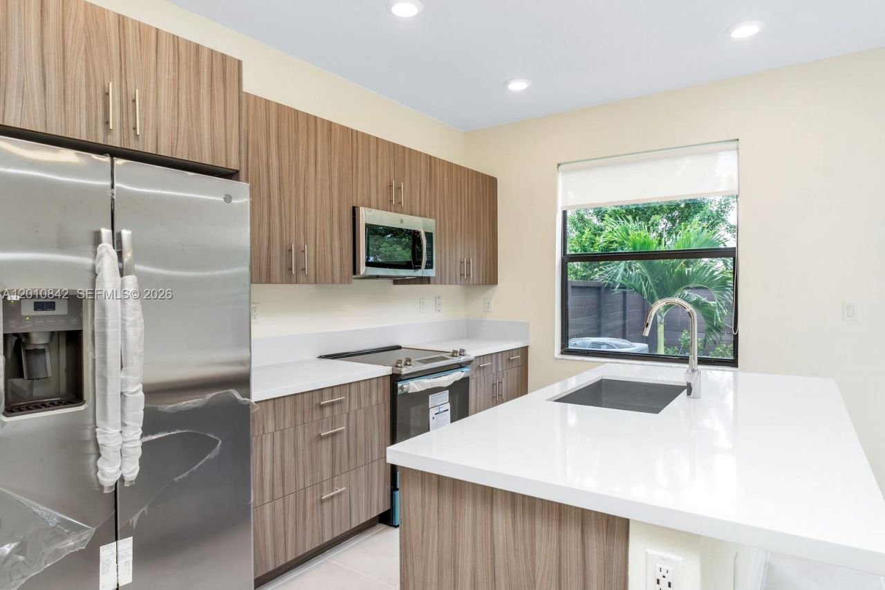 15862 NW 91st Ct, Unit 15862, Miami Lakes, FL 33018 Photo