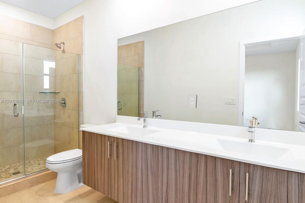 15862 NW 91st Ct, Unit 15862, Miami Lakes, FL 33018 Photo