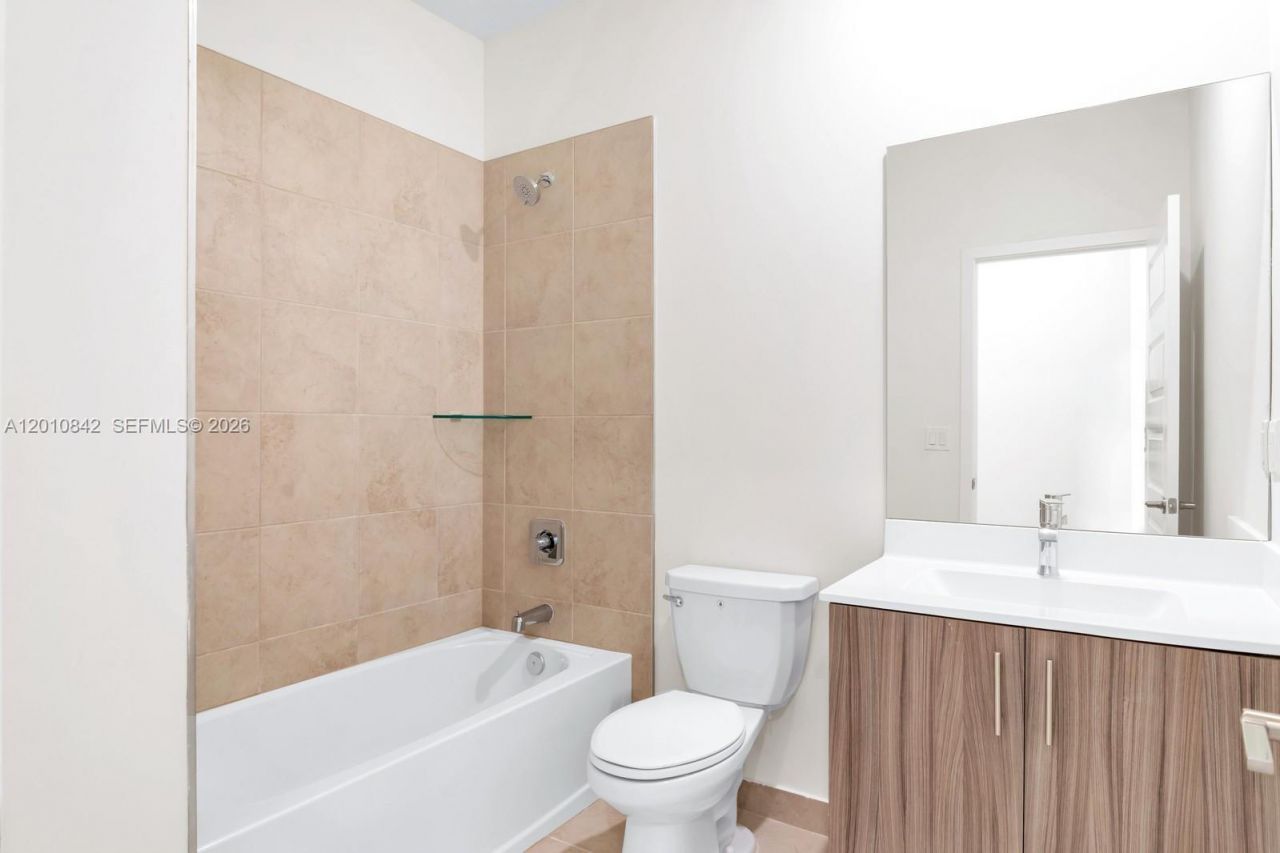 15862 NW 91st Ct, Unit 15862, Miami Lakes, FL 33018 Photo
