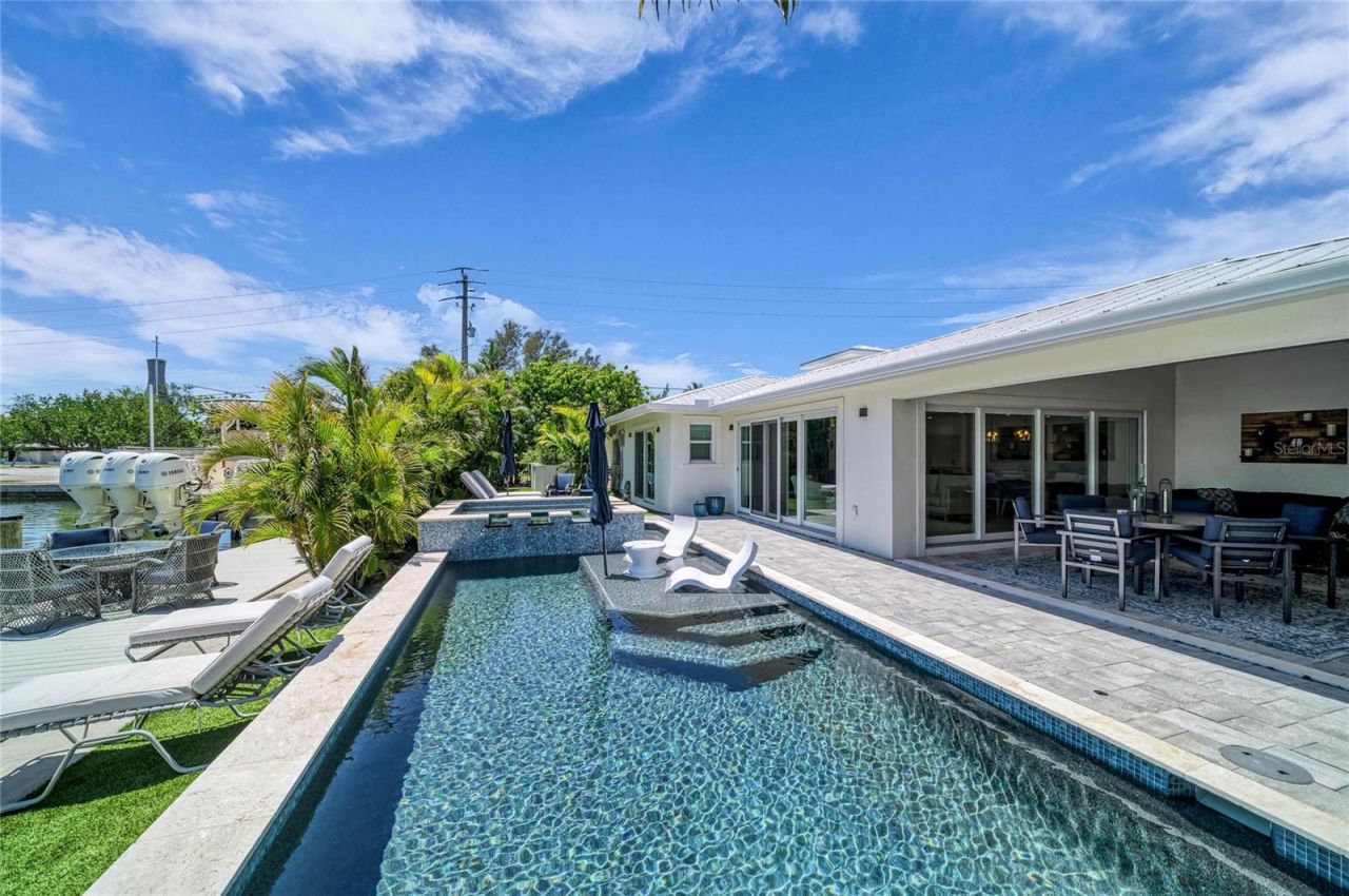 501 68th Street, Holmes Beach, FL 34217 Photo