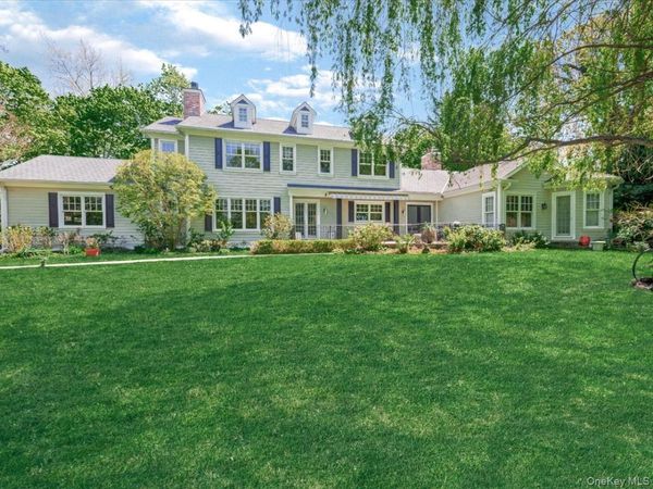 16 THE LOCH , Roslyn Estates, NY 11576