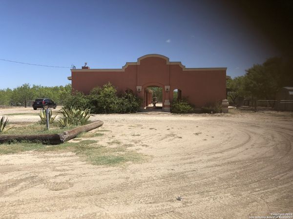 1405 FM 1556, Carrizo Springs, TX 78834