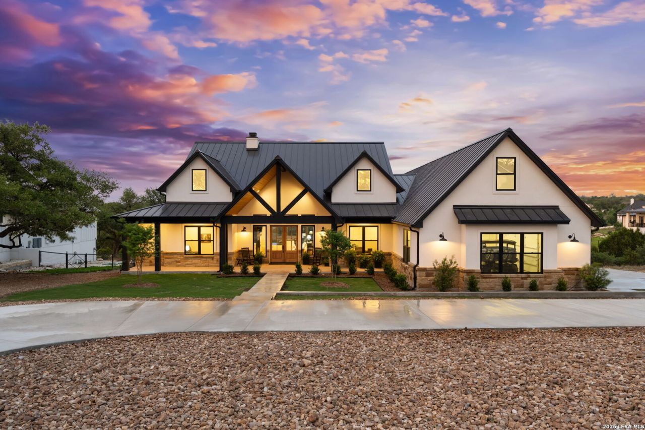 375 Iron Hl, New Braunfels, TX 78132 Main Photo