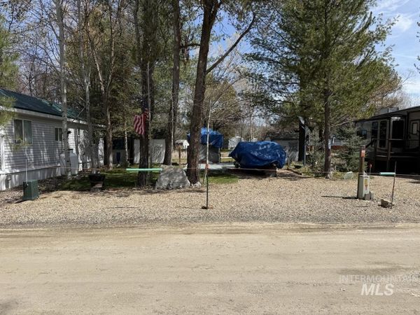 7 H Street, Cascade, ID 83611
