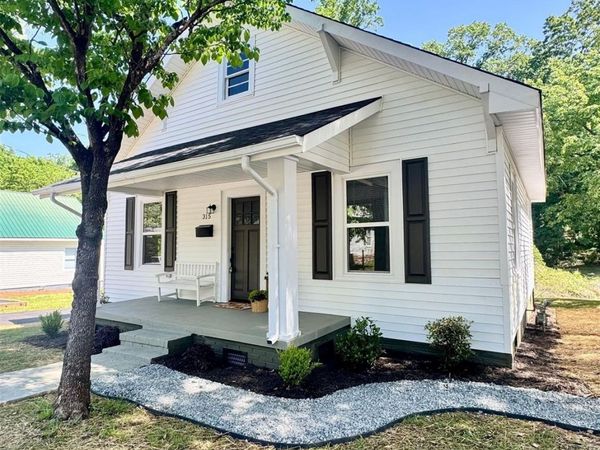 315 W Lowrance Avenue, Mooresville, NC 28115