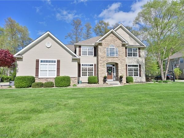 457 Cedarwood Road , Avon Lake, OH 44012