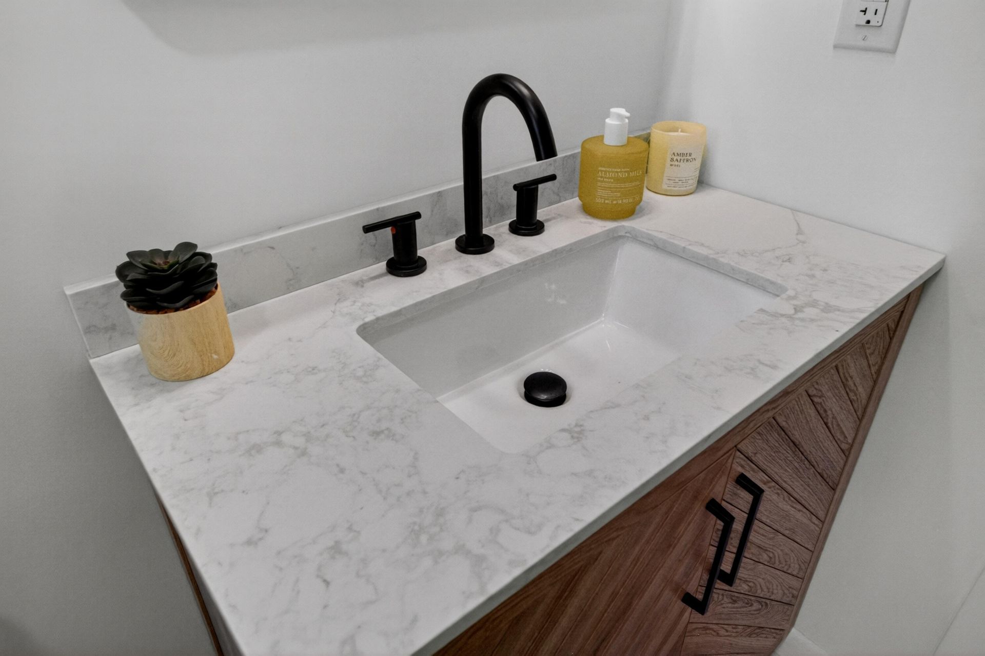 106 Benton Street Photo 29
