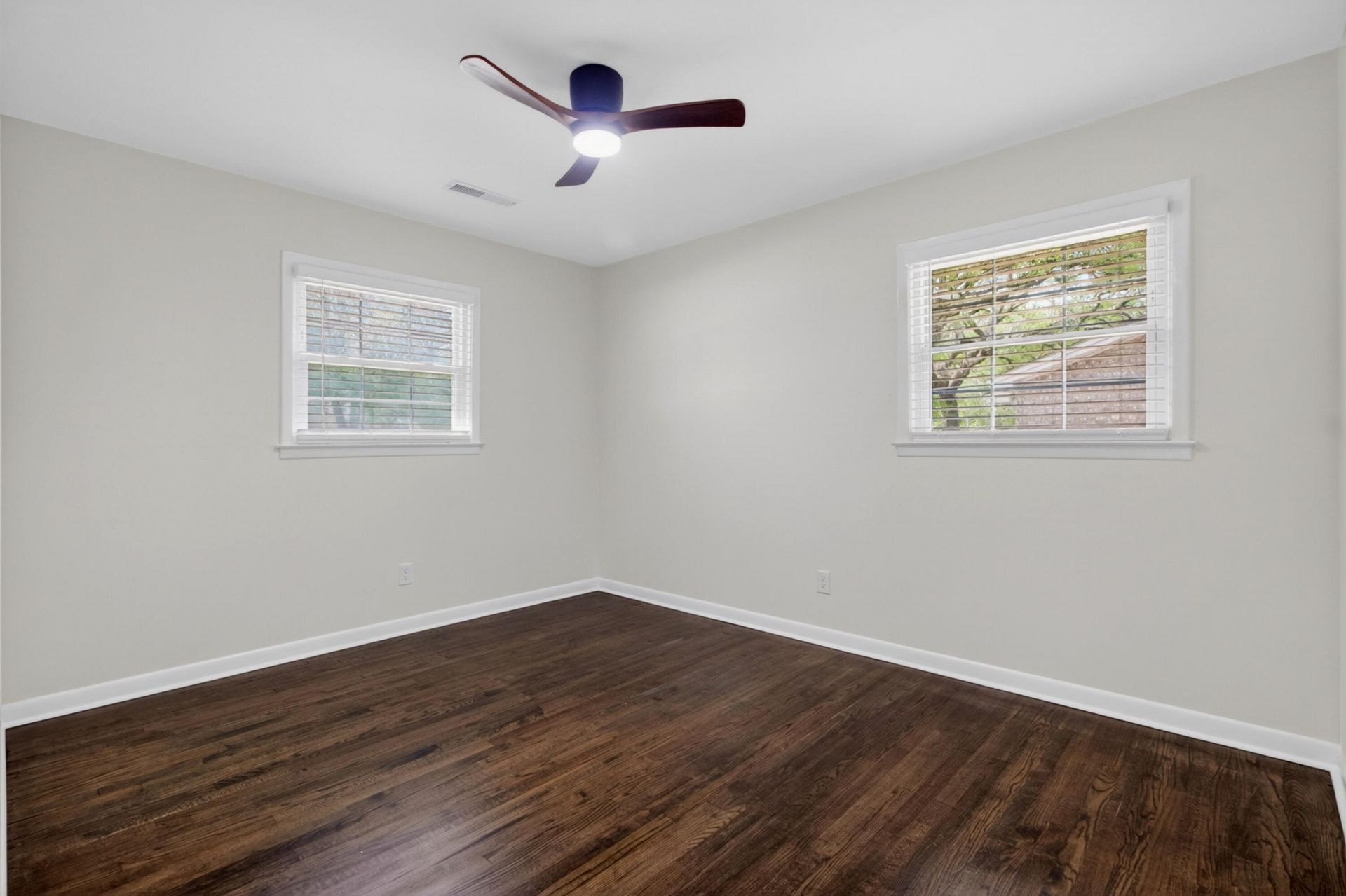 106 Benton Street Photo 31