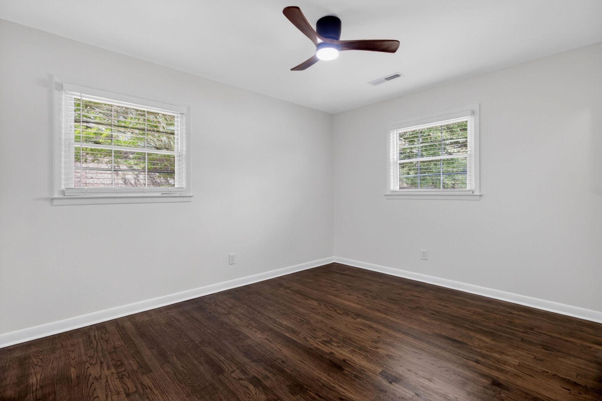 106 Benton Street Photo 33