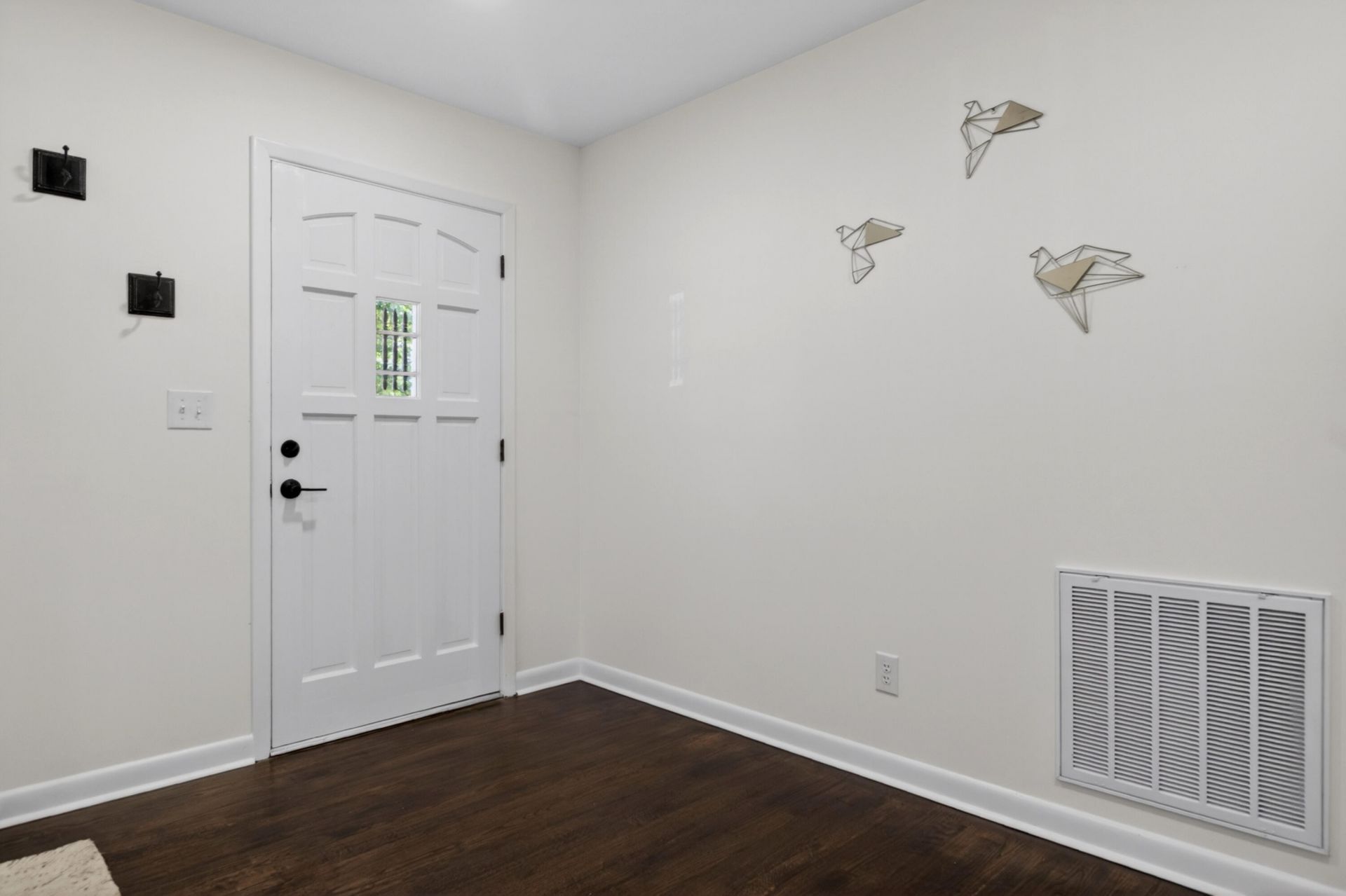 106 Benton Street Photo 9