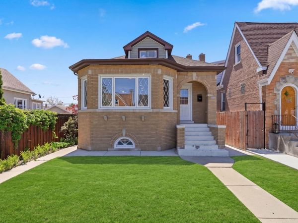 5853 W Newport Avenue , Chicago, IL 60634