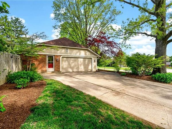 9019 Woodstream Lane, Centerville, OH 45458