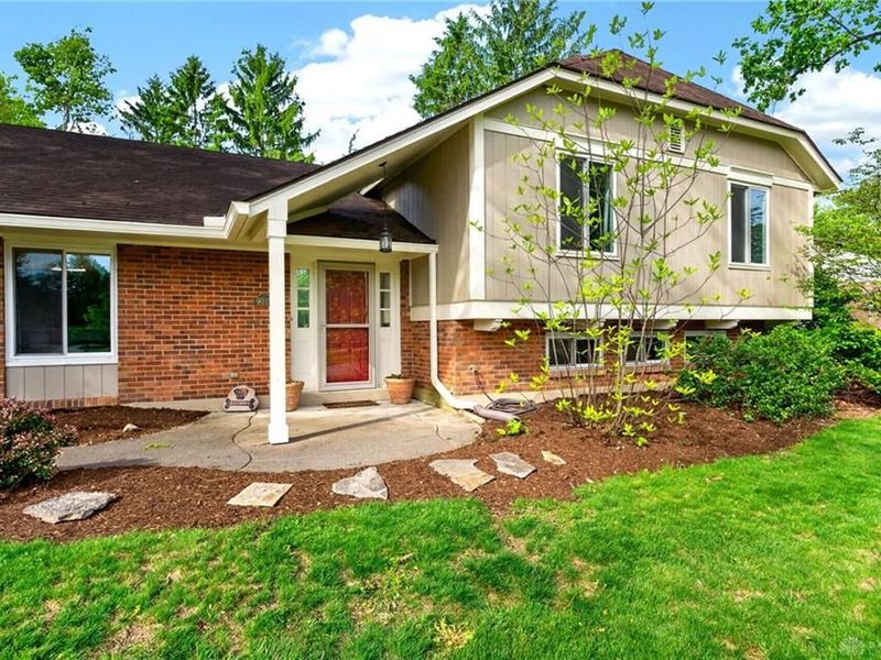 9019 Woodstream Lane, Centerville, OH 45458 Photo 6