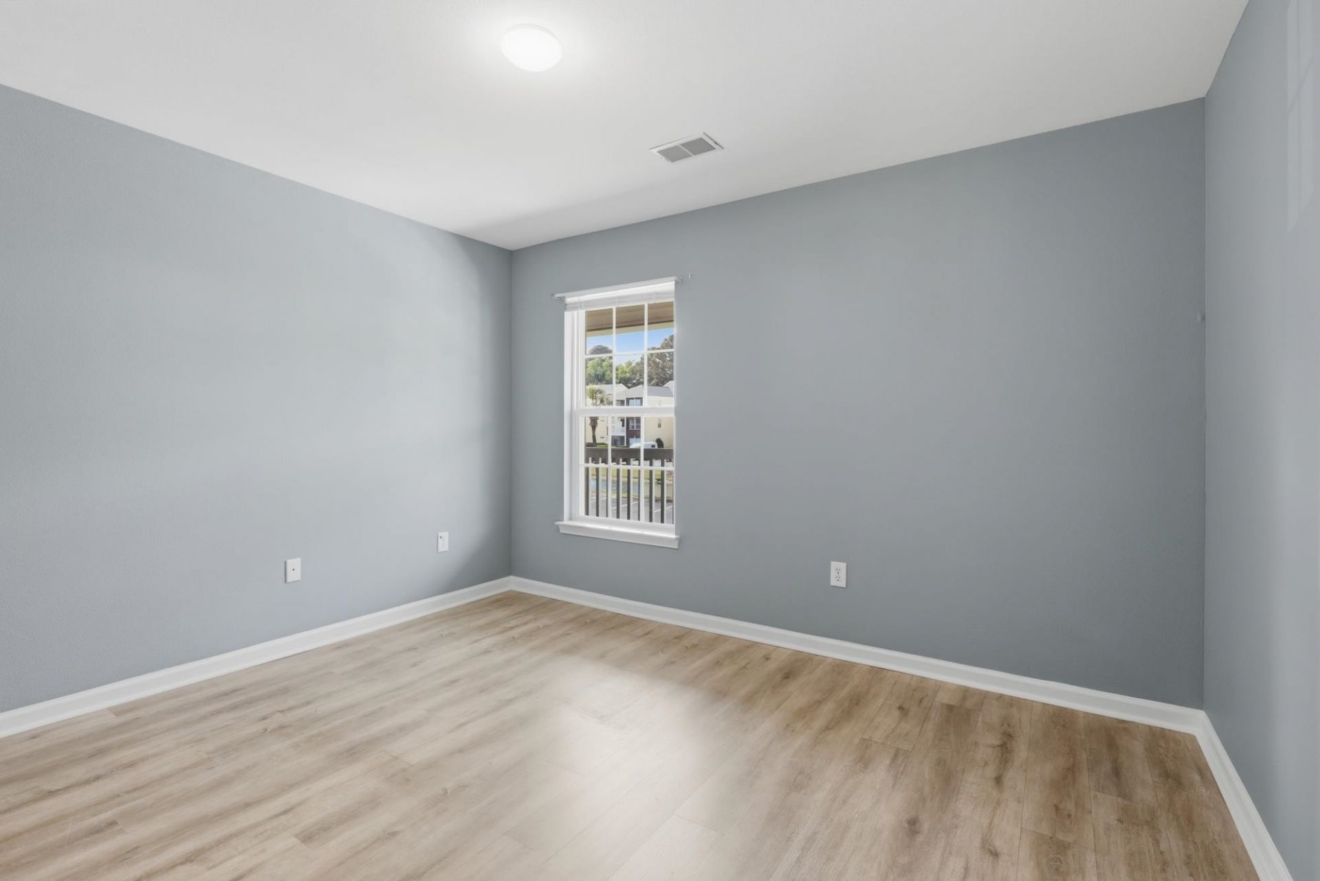 1242 River Oaks Dr. Photo 10