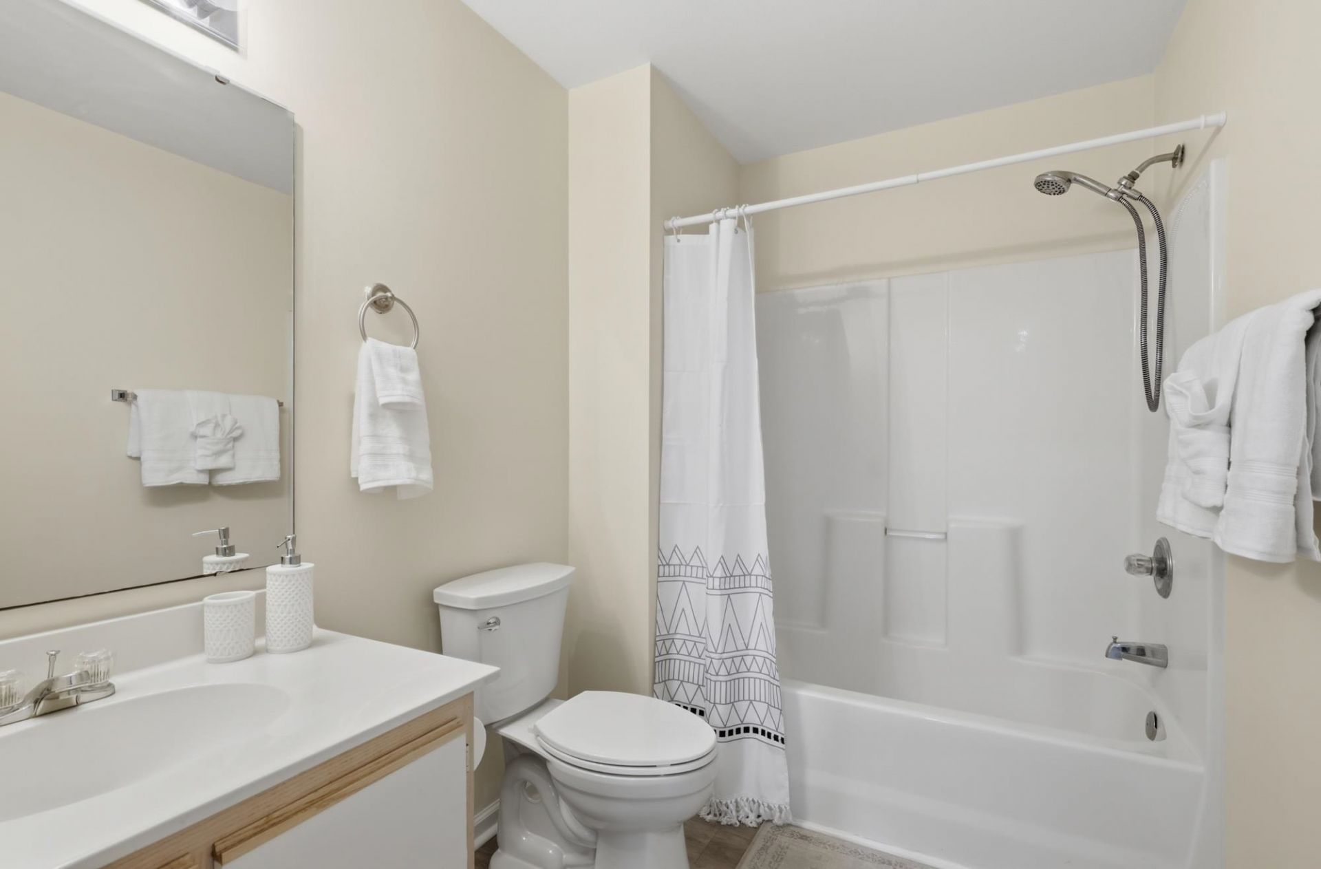 1242 River Oaks Dr. Photo 12