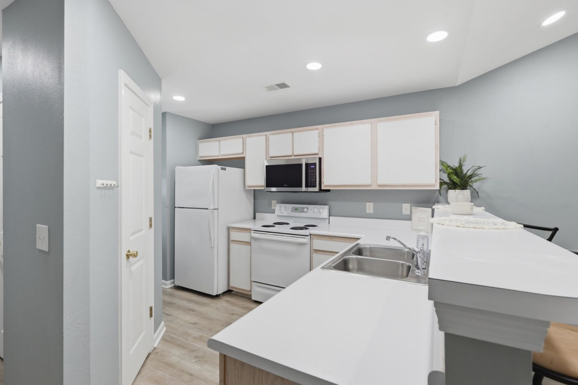 1242 River Oaks Dr. Photo 8