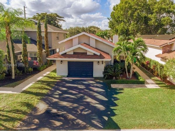 575 Lakeside Cir , Sunrise, FL 33326